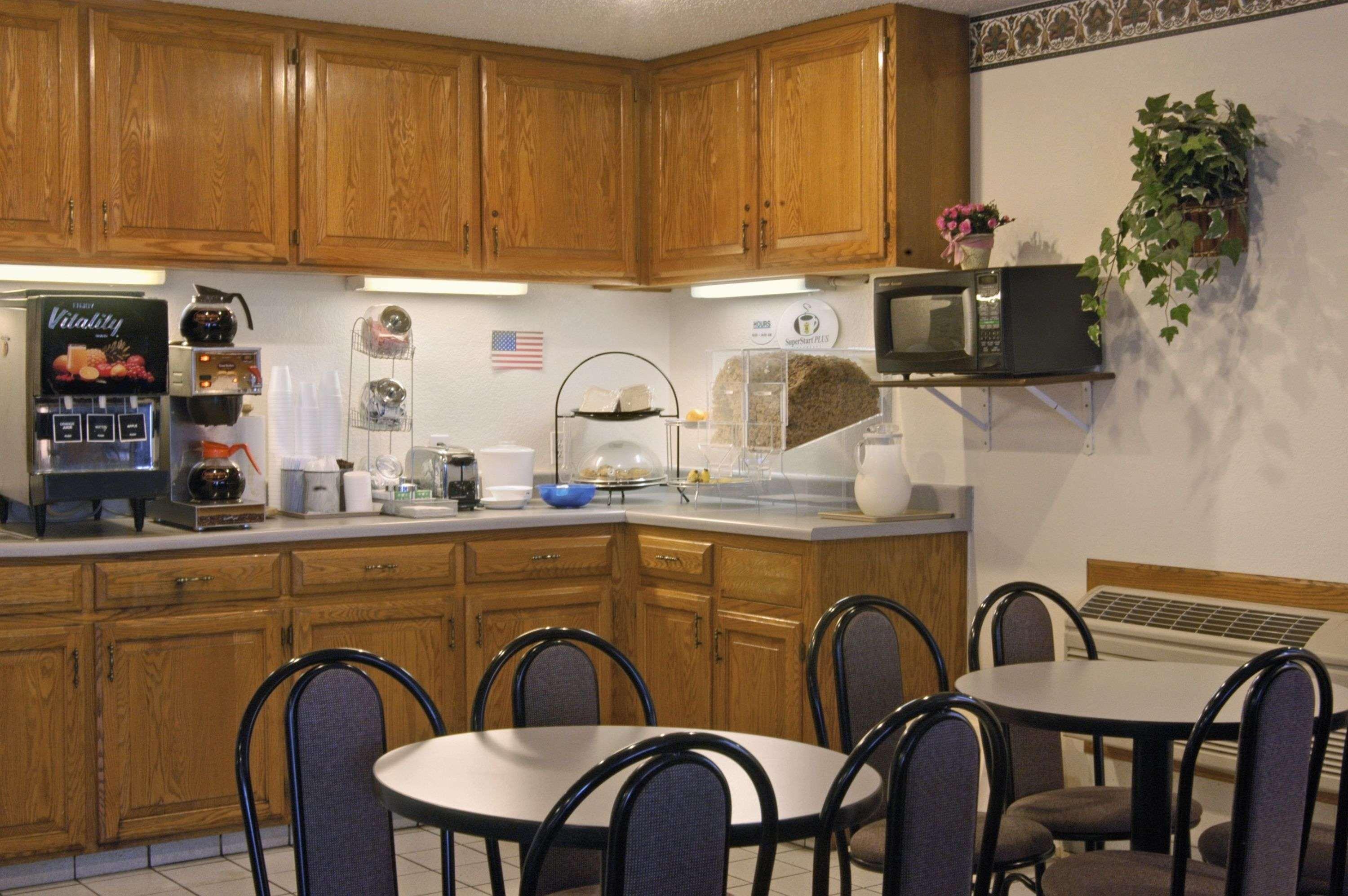 Super 8 By Wyndham Aransas Pass Hotel Restaurant photo